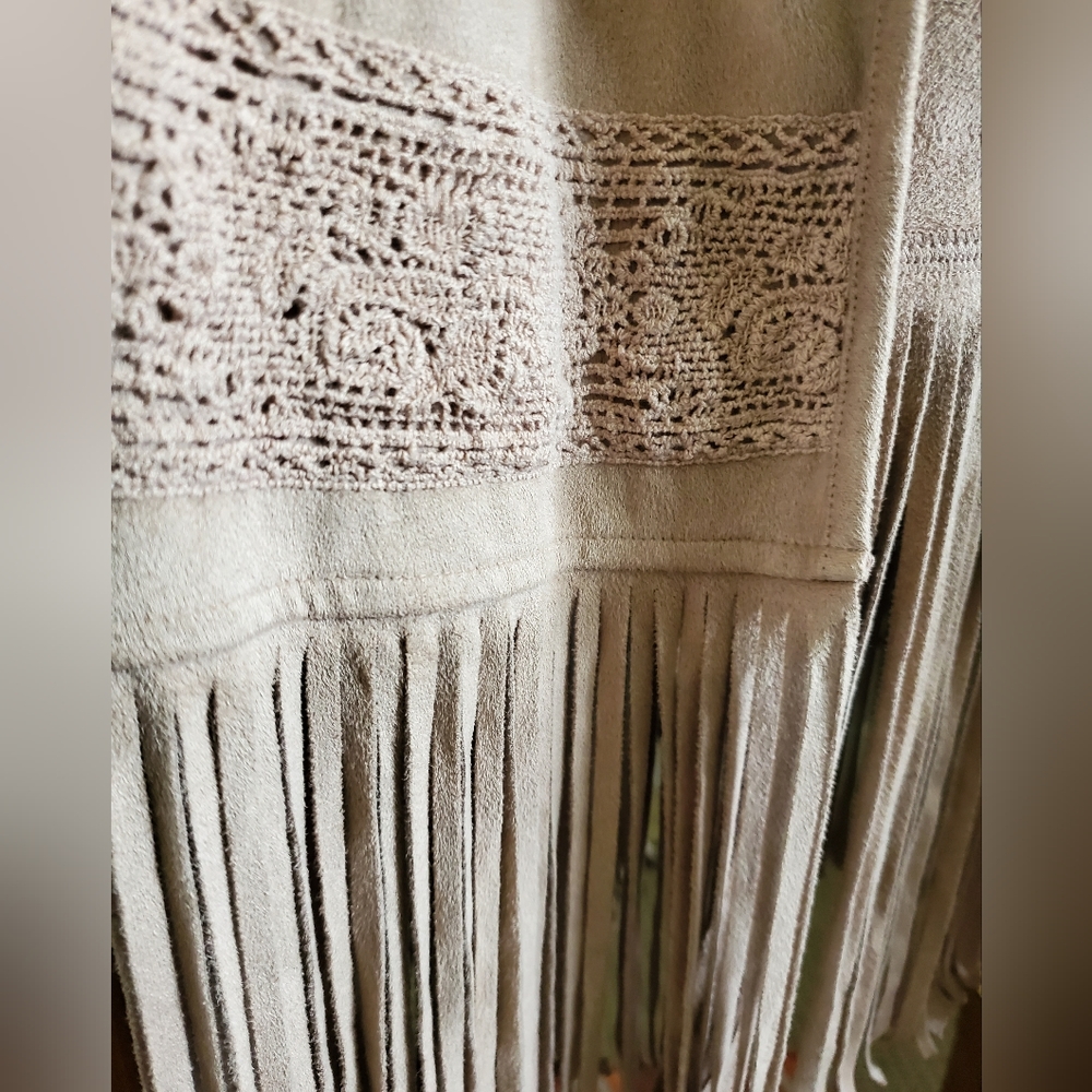 Fringed Fabric long Vest. Size 3 Maurices. Beige in color, very very, soft. - Picture 2 of 4